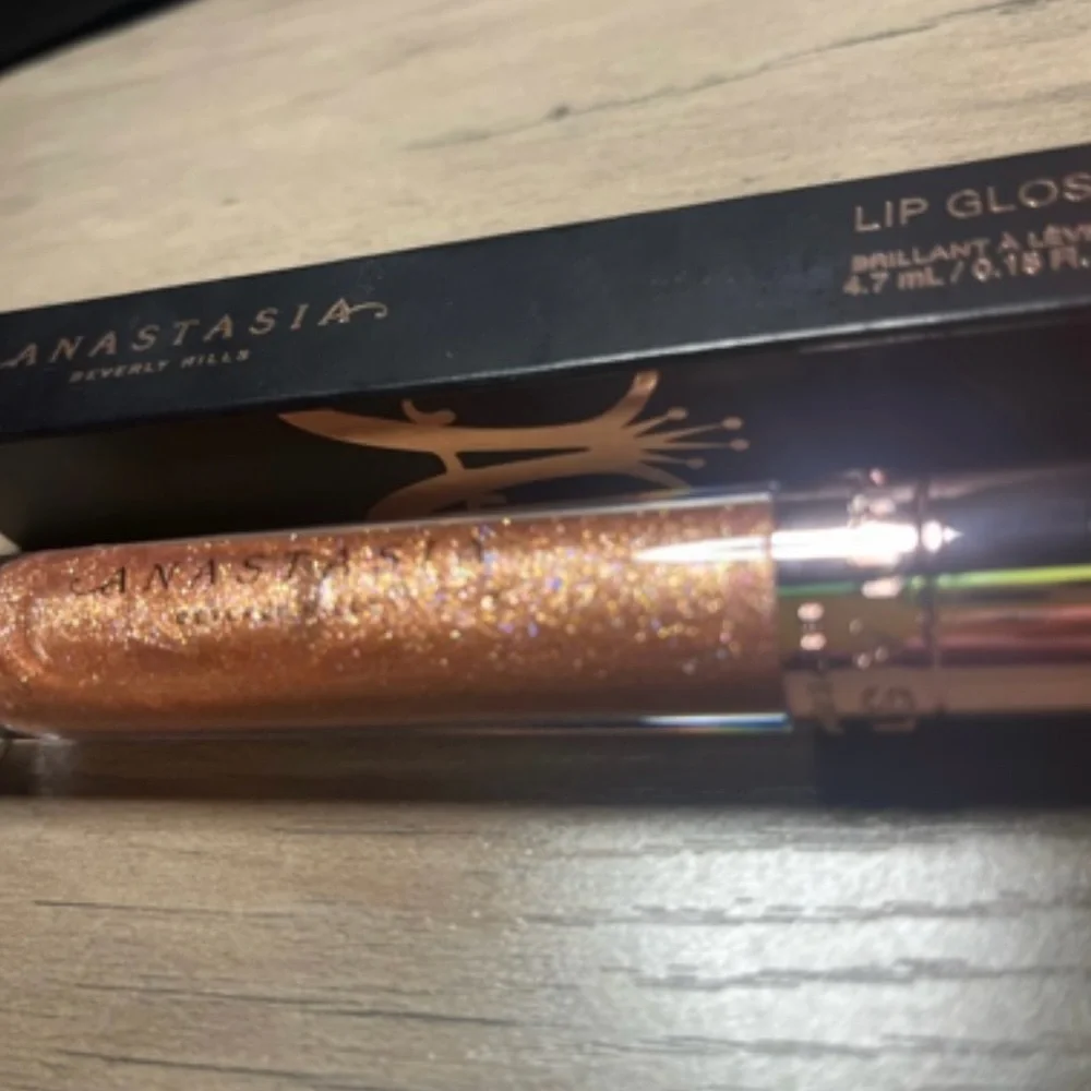 ANASTASIA BEVERLY HILLS Lip Gloss in Amber Sparkle